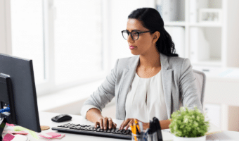What is an insurance underwriter